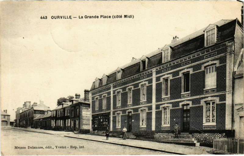 Carte postale ancienne Ourville - La Grande Place