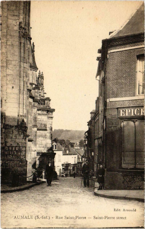 Carte postale ancienne Aumale - Rue Saint-Pierre à Aumale