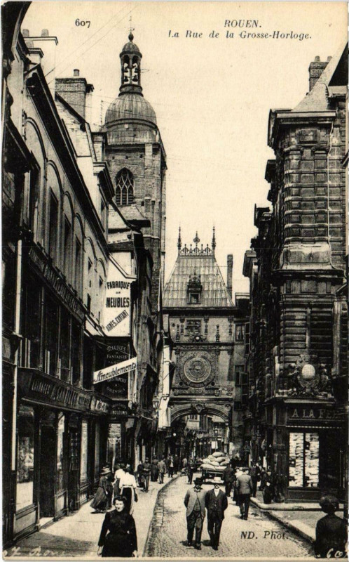 Carte postale ancienne Rouen - La Rue de la Grosse-Horloge à Rouen