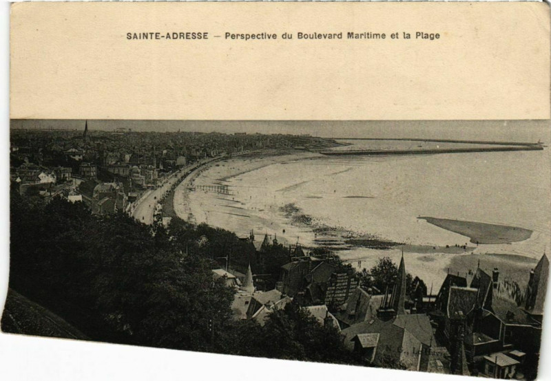 Carte postale ancienne Sainte-Adresse - Perspective du Boulevard Maritime et la Plage à Sainte-Adresse