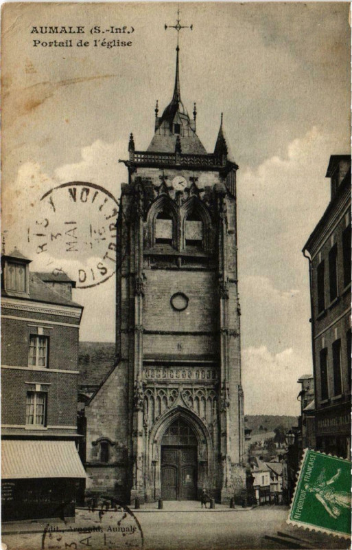 Carte postale ancienne Aumale - Portail de l'Eglise à Aumale