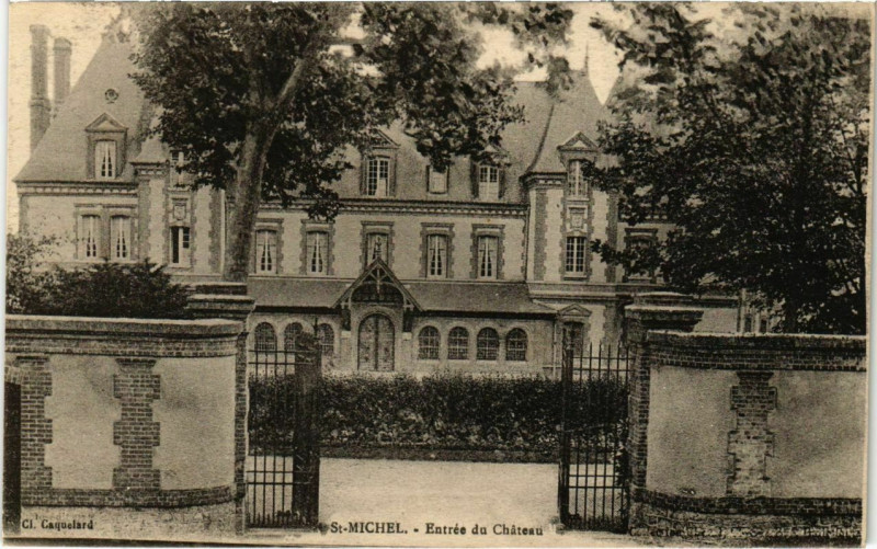 Carte postale ancienne Saint-Michel - Entrée du Chateau