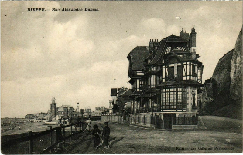 Carte postale ancienne Dieppe - Rue Alexandre Dumas à Dieppe