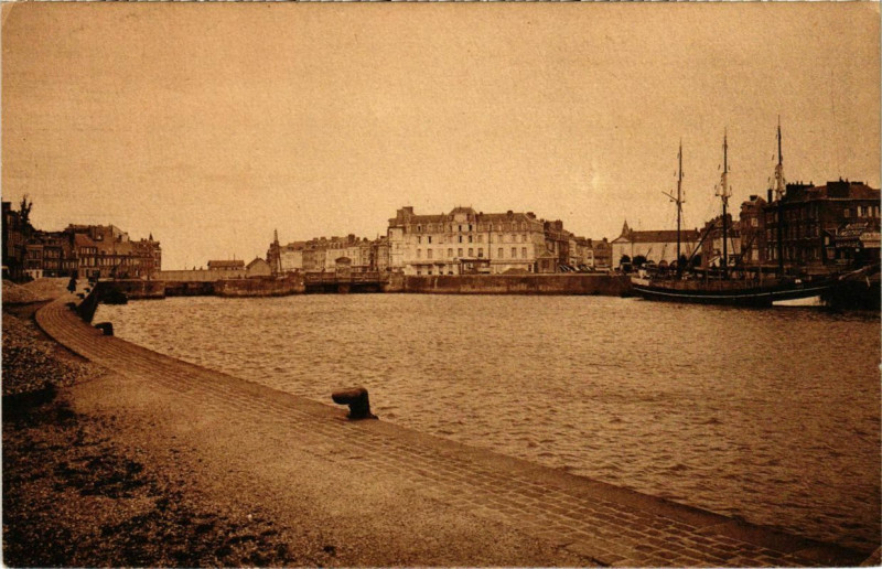 Carte postale ancienne Saint-Valery-en-Caux - Le bassin de retenue à Saint-Valery-en-Caux