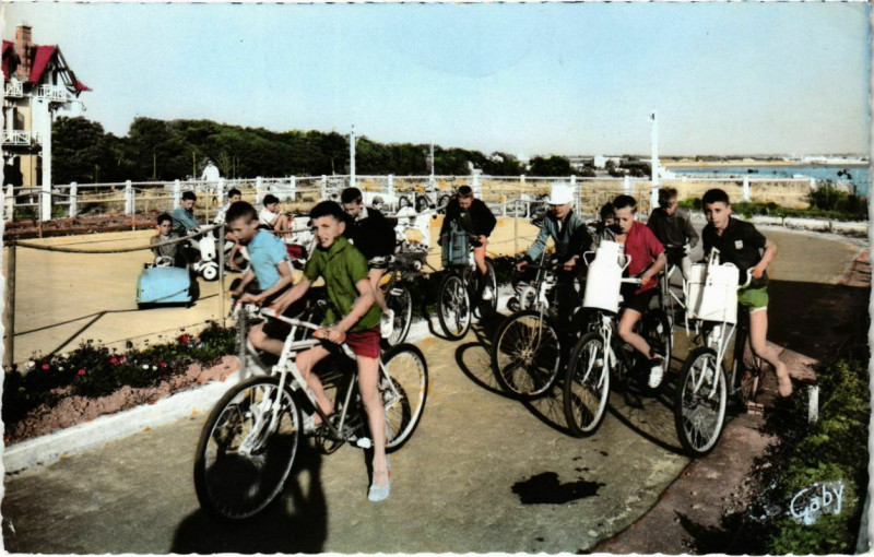 Carte postale ancienne Fouras - Les Jeux à Eu