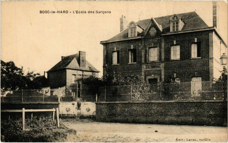 Carte postale ancienne Bosc-le-Hard - L'Ecole des Garcons à Bosc-le-Hard