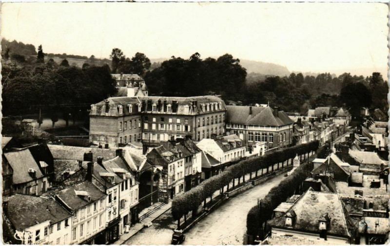 Carte postale ancienne Aumale - Vue générale à Aumale