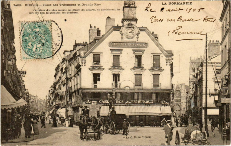Carte postale ancienne Dieppe - Place des Tribunaux et Grande-Rue à Dieppe
