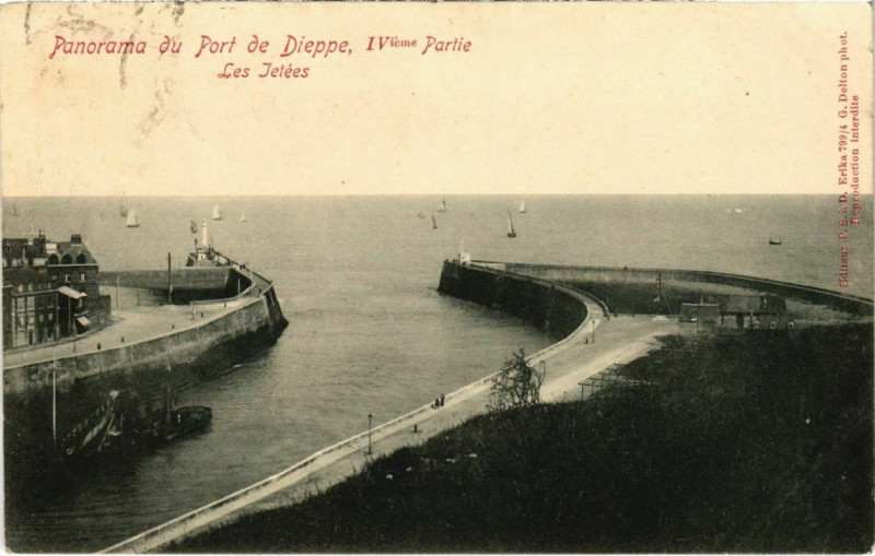 Carte postale ancienne Panorama du Port de Dieppe - Les Jetées à Dieppe