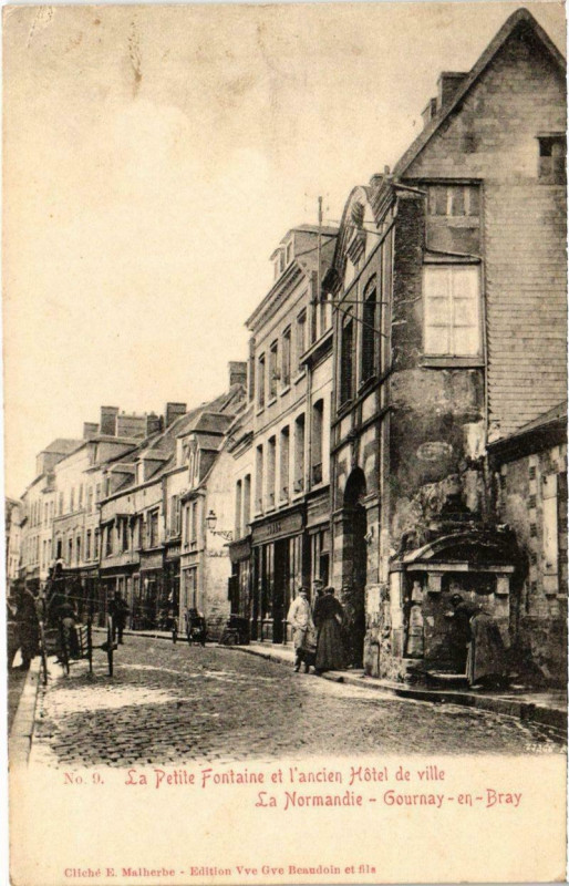 Carte postale ancienne La Petite Fontaine et l'ancien Hotel de ville - La Normandie