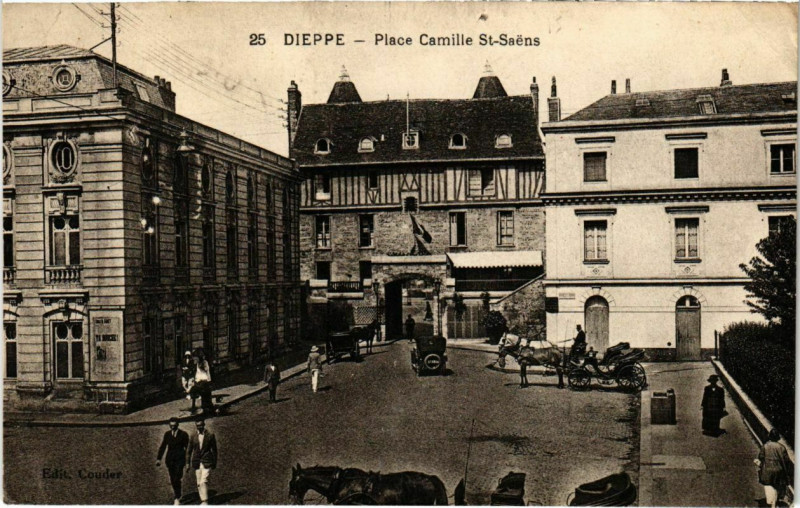 Carte postale ancienne Dieppe - Place Camille Saint-Saens à Dieppe