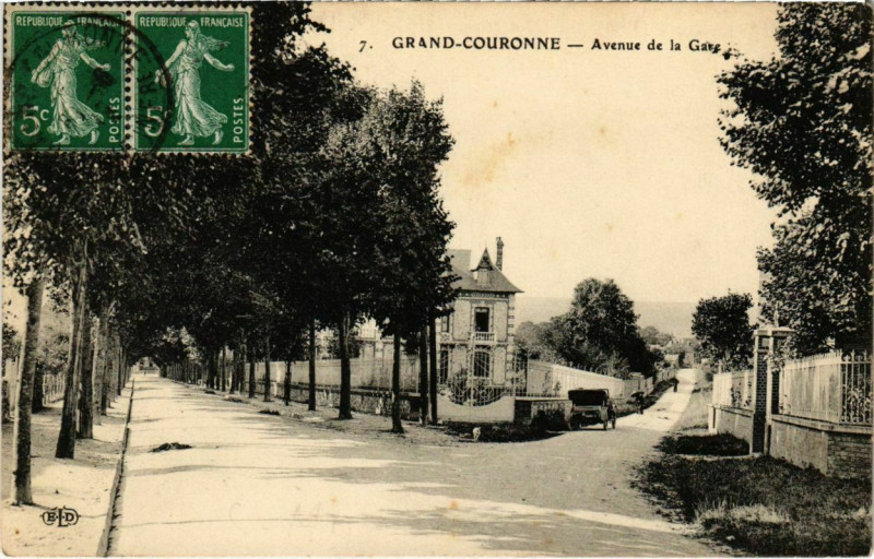 Carte postale ancienne Grand-Couronne - Avenue de la Gare à Grand-Couronne