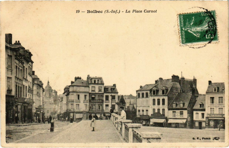 Carte postale ancienne Bolbec - La Place Carnot à Bolbec