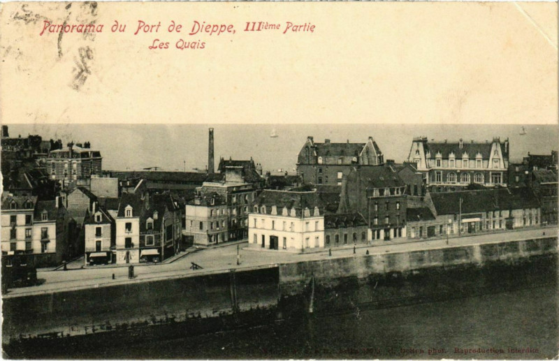 Carte postale ancienne Panorama du Port de Dieppe - Les Quais à Dieppe