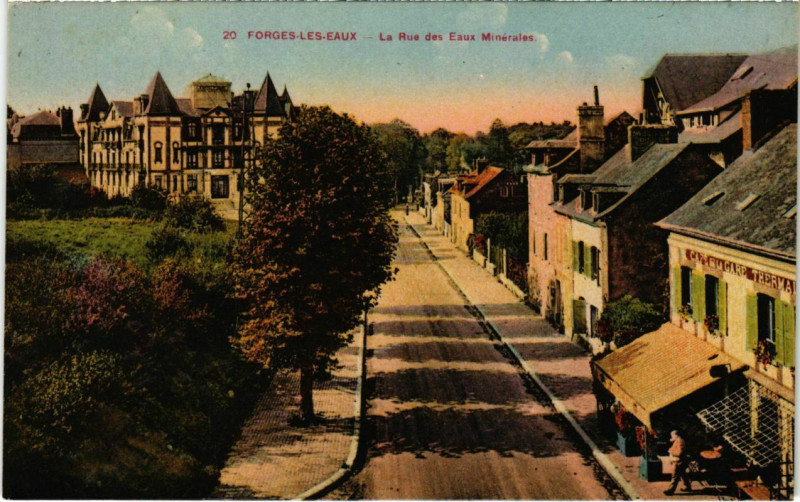 Carte postale ancienne Forges-les-Eaux - La Rue des Eaux Minerales à Forges-les-Eaux