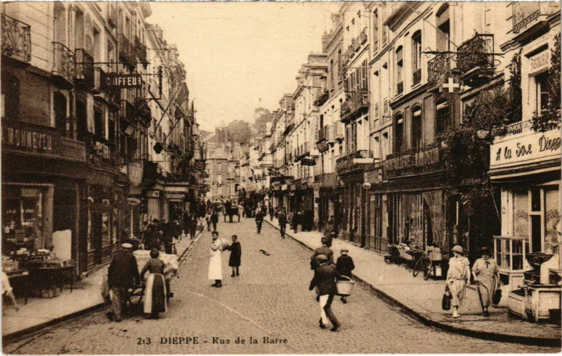 Carte postale ancienne Dieppe - Rue de ka Barre à Dieppe