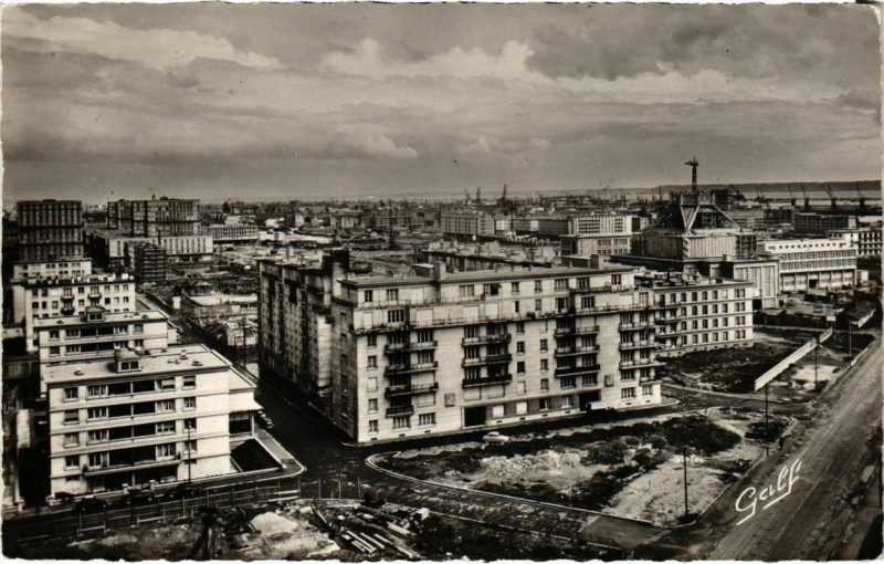 Carte postale ancienne Le Havre - Vue panoramique vers et nouveaux Immeubles au Havre