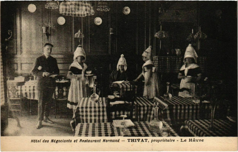 Carte postale ancienne Hotel des Negociants et REstaurant Normand - Thivat proprietaire