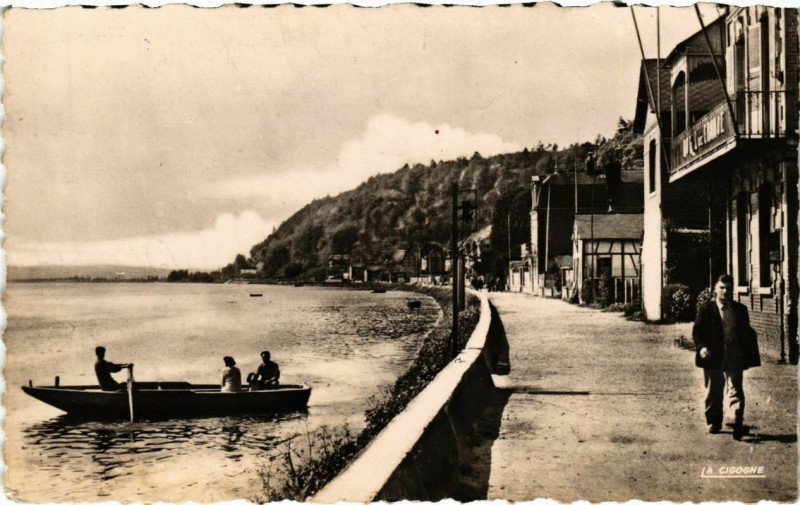 Carte postale ancienne Villequier - Le passeur à Eu