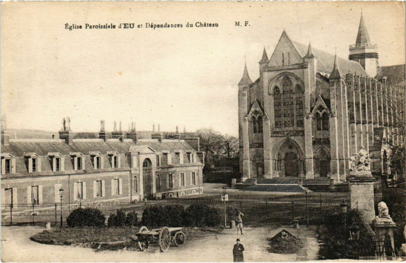 Carte postale ancienne Eglise Paroissiale d'Eu et Dependances de Chateau à Eu