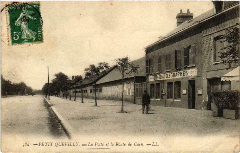 Carte postale ancienne Petit Quevilly - La Poste et la Route de Caen