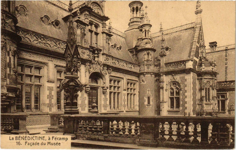 Carte postale ancienne La Bénédictine a Fécamp à Fécamp