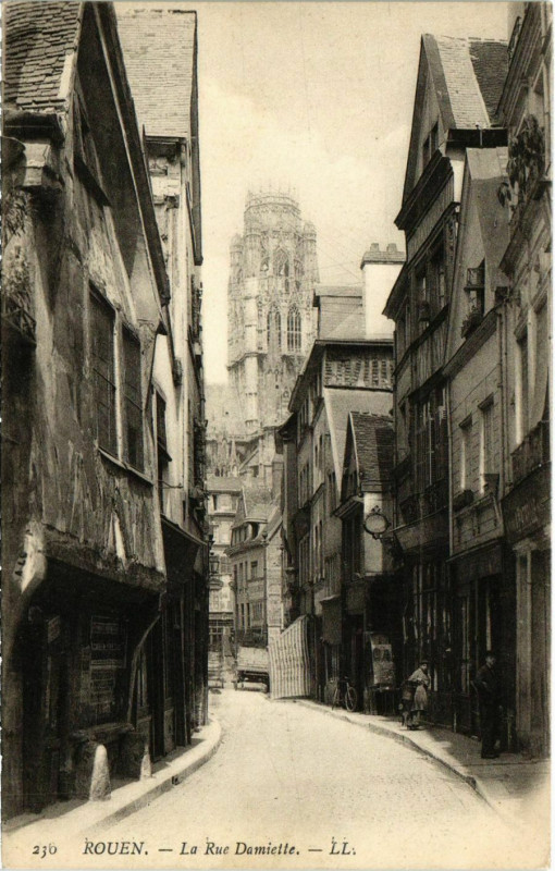 Carte postale ancienne Rouen La Rue Damiette à Rouen