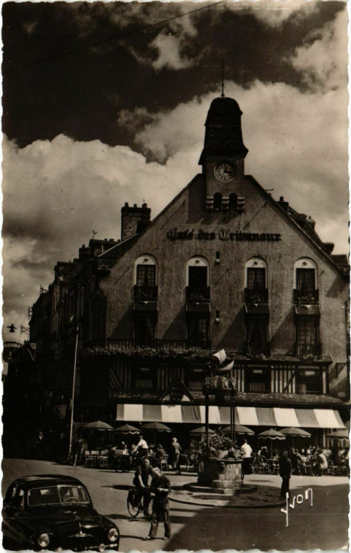 Carte postale ancienne Dieppe Place du Puits Salé à Dieppe