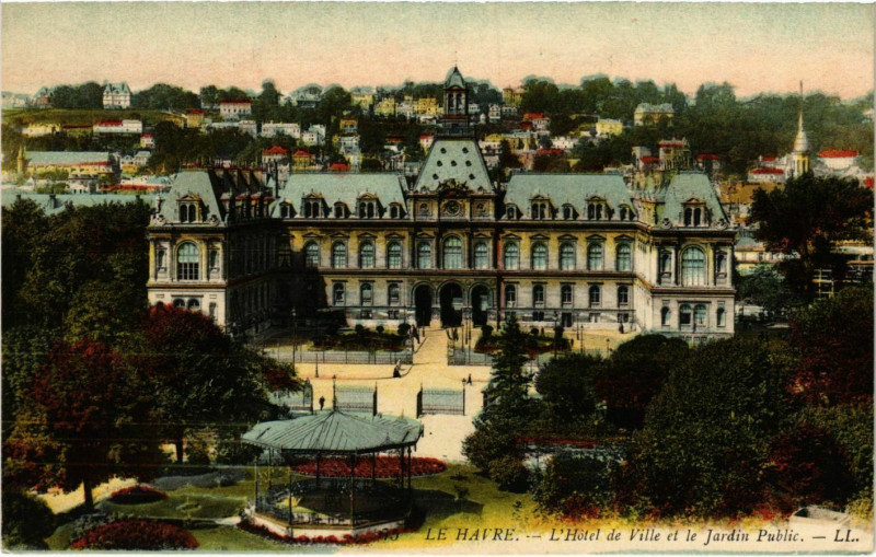Carte postale ancienne Le Havre L'Hotel de Ville et le Jardins au Havre