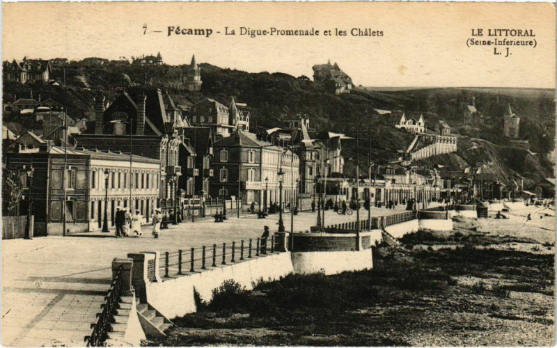 Carte postale ancienne Fécamp La Digue Promenade et les Chalets à Fécamp