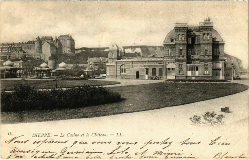 Carte postale ancienne Dieppe Le Casino et le Chateau à Dieppe