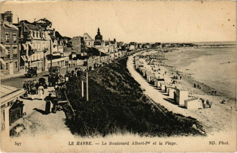 Carte postale ancienne Le Havre Boulevard Albert I. et la Plage au Havre
