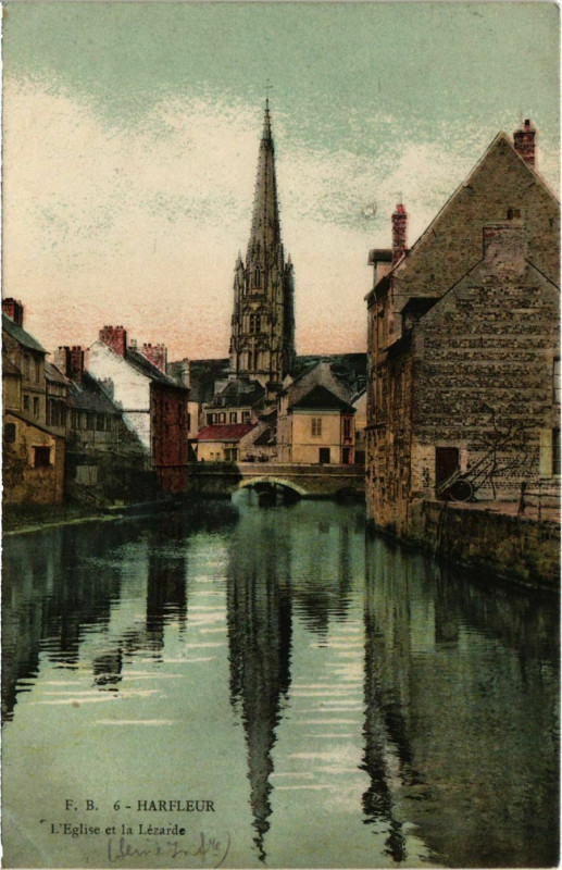 Carte postale ancienne Harfleur L'Eglise et la Lézarde à Harfleur