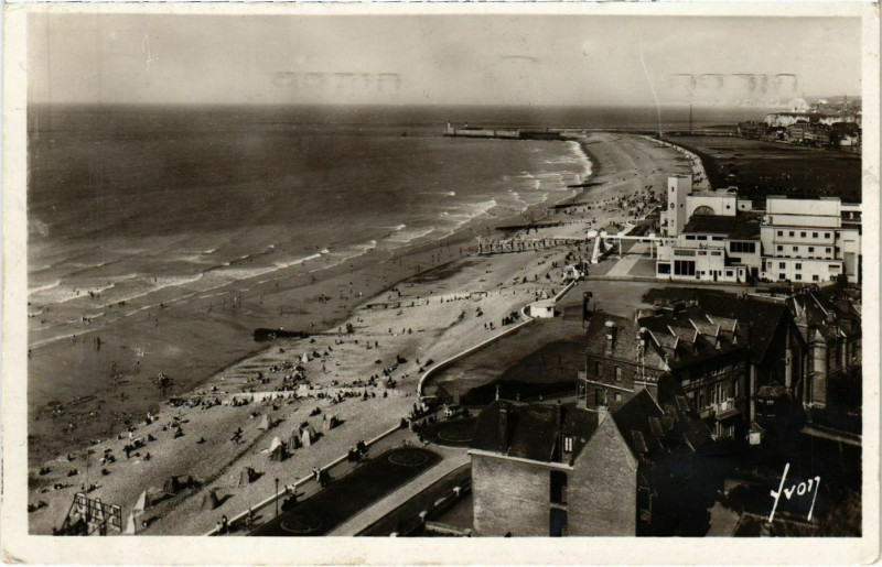 Carte postale ancienne Dieppe Vue générale de la Plage à Dieppe