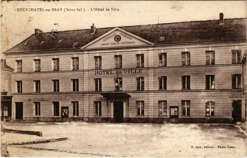 Carte postale ancienne Neufchatel en Bray L'Hotel de Ville à Eu