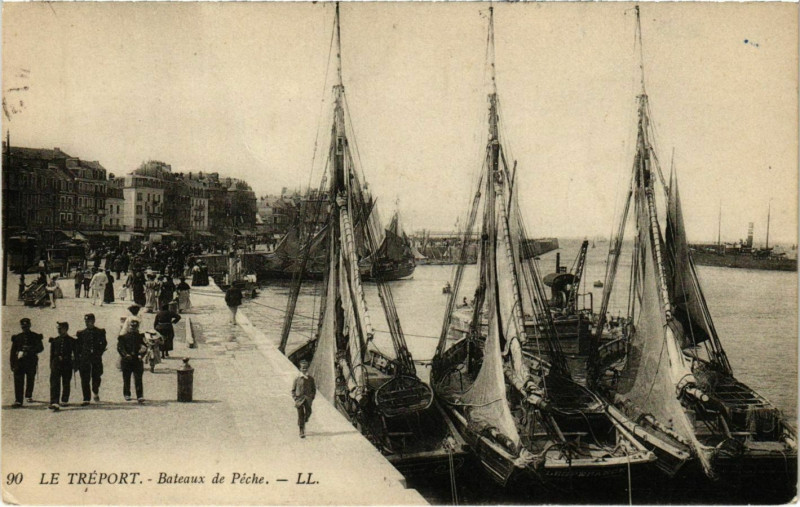 Carte postale ancienne Le Tréport Bateaux de Péche au Tréport