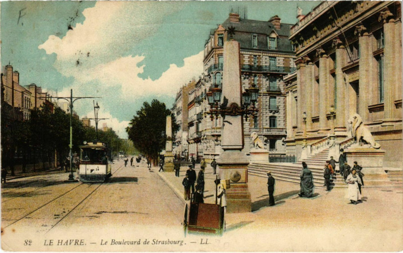 Carte postale ancienne Le Havre Le Boulevard de Strasbourg au Havre