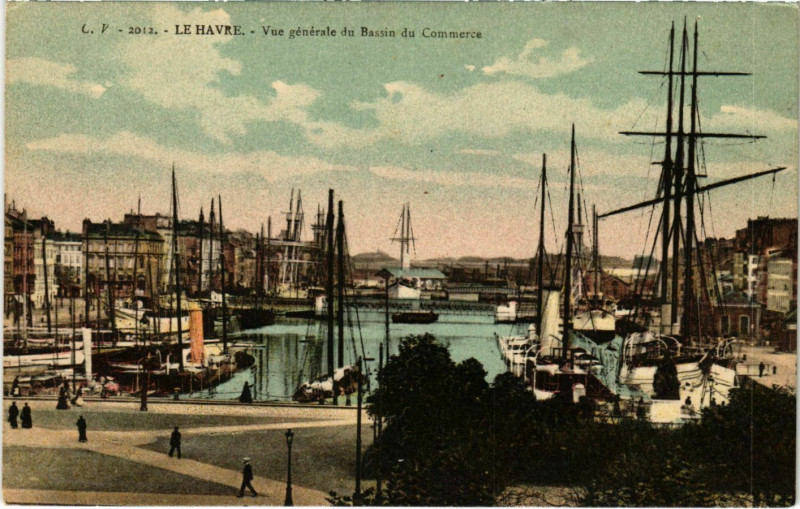 Carte postale ancienne Le Havre Vue générale du Bassin du Commerce au Havre