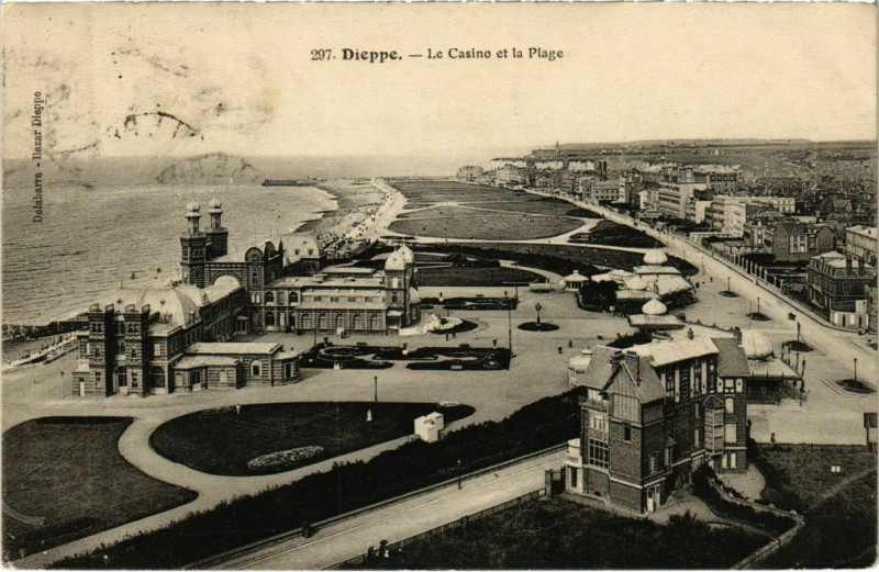 Carte postale ancienne Dieppe Le Casino et la Plage à Dieppe