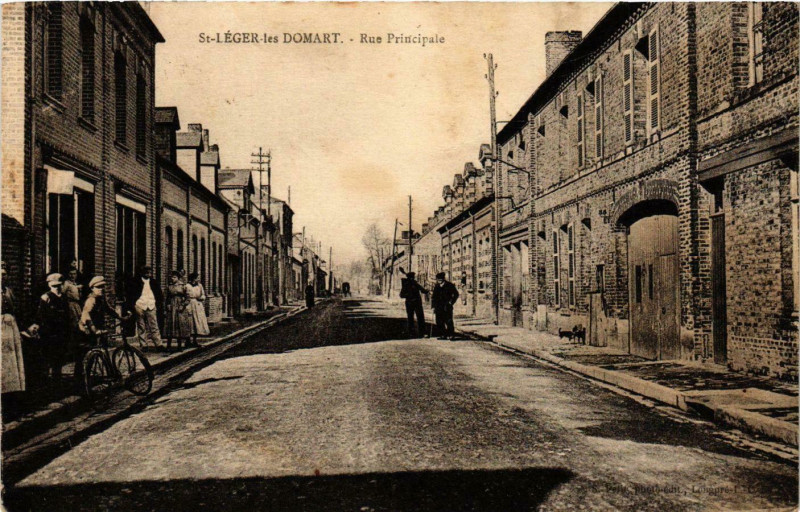 Carte postale ancienne Saint-Leger-les-Domart Rue principale