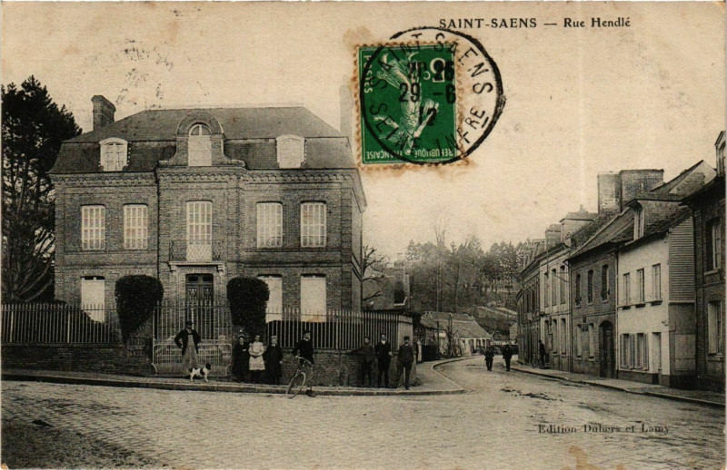 Carte postale ancienne Saint-Saens Rue Hendlé à Saint-Saëns