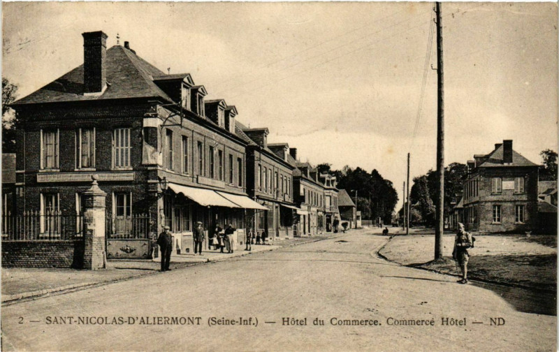 Carte postale ancienne Saint-Nicolas-d'Aliermont Hotel du Commerce à Saint-Nicolas-d'Aliermont