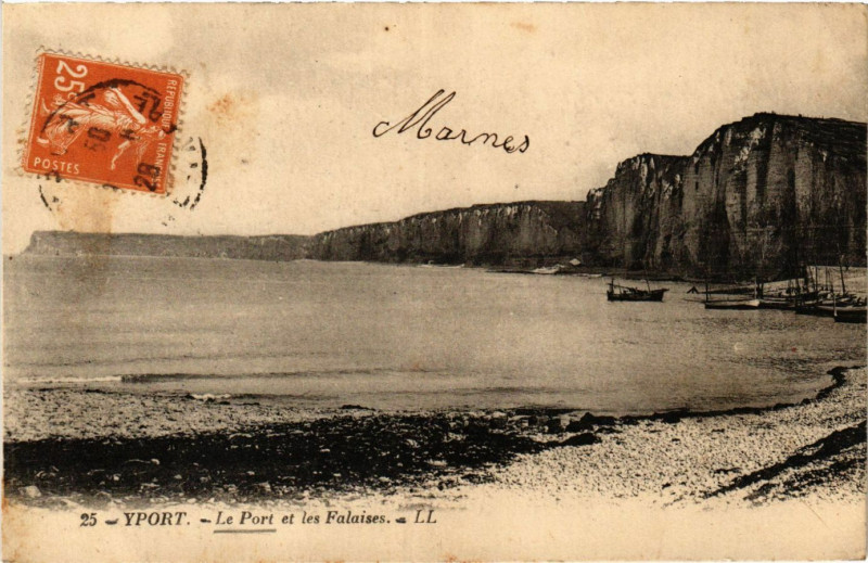 Carte postale ancienne Yport Le Port et les Falaises à Yport