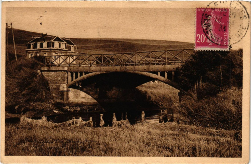 Carte postale ancienne Veulettes Le Pont Rouge à Eu