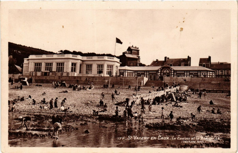 Carte postale ancienne Saint-Valery en Caux Le Casino et la Plage à Ry
