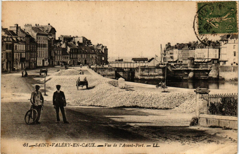 Carte postale ancienne Saint-Valery en Caux Vue de l'Avant Port à Ry