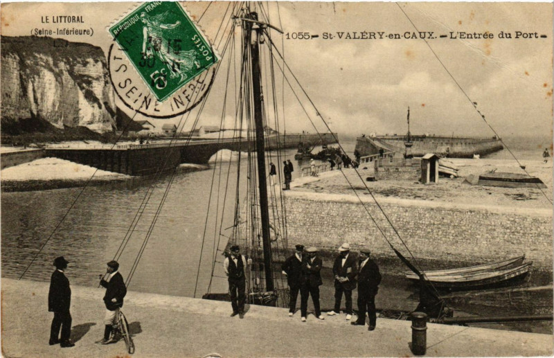 Carte postale ancienne Saint-Valery en Caux Entrée du Port à Ry