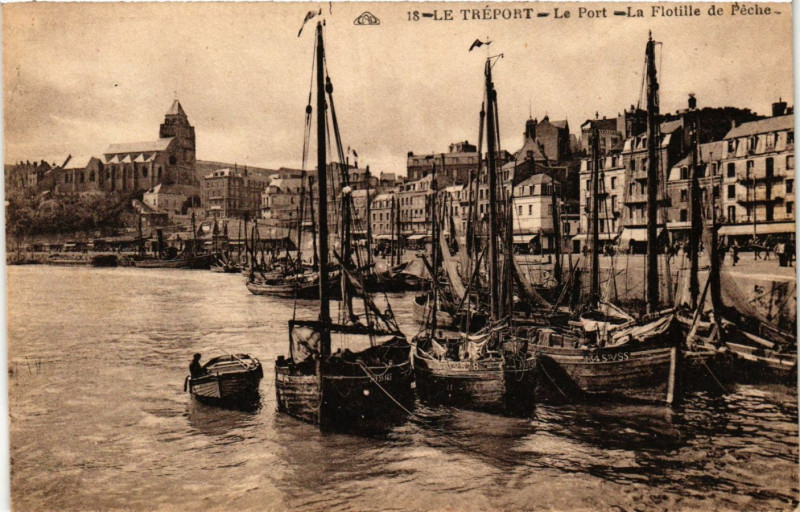 Carte postale ancienne Le Treport Le Port-La Flotille de Peche