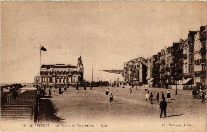 Carte postale ancienne Le Treport Le Casino et l'Esplanade