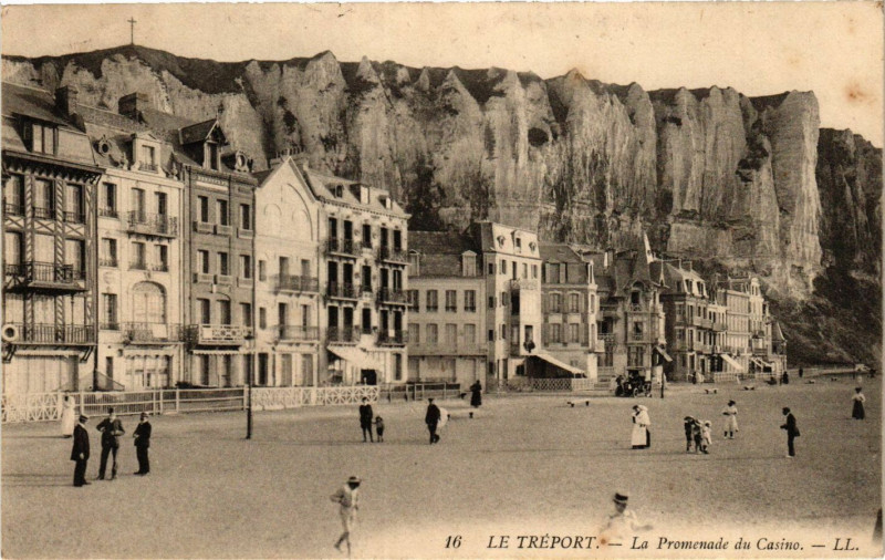 Carte postale ancienne Le Treport La Promenade du Casino